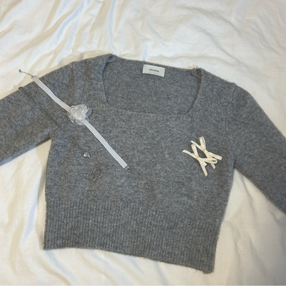 Molorda grey knit crop long sleeve top